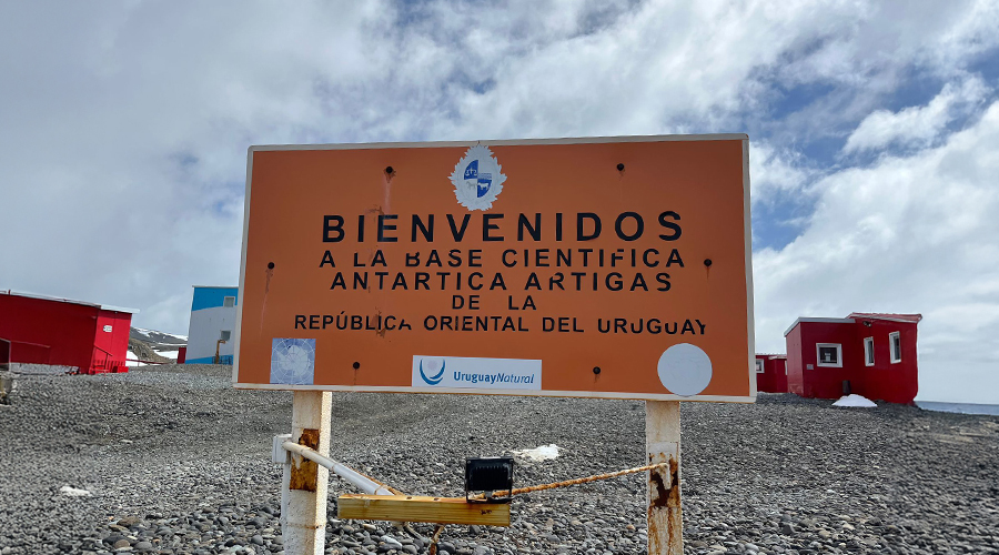 Welcome to Antarctica Artigas Welcome sign to Antarctica Artigas